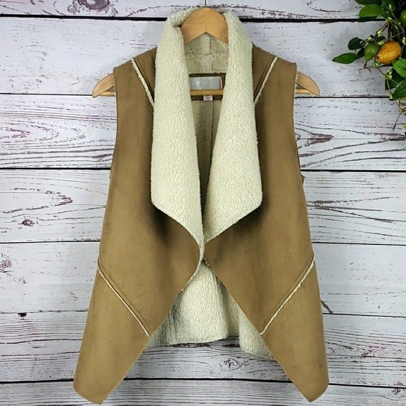 🎉HP🎉XHILARATION Faux Suede & Fur Vest Size SP - Picture 1 of 10